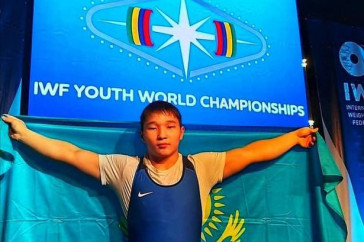 Фотография к новости: Казахстанец стал чемпионом мира по тяжелой атлетике среди юношей