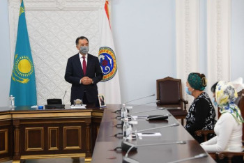 Фотография к новости: Квартиры выдали семьям полицейских, погибших при стрельбе в Алматы