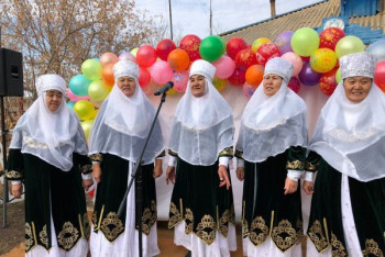 Фотография к новости: Сельхозярмарки, выставки книг и концерты продолжаются в селах Акмолинской области