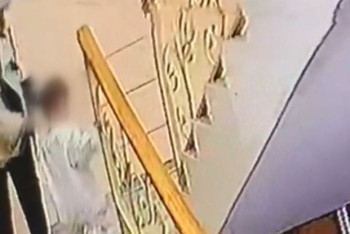 Фотография к новости: Астанчанка отобрала телефон у двухлетнего ребенка и попала на видео