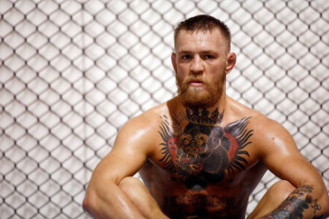 Фотография к новости: Конор Макгрегор напал на известного диджея и сломал ему нос