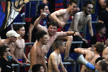 Фотография к новости: Футболист-гей опасается сделать каминг-аут