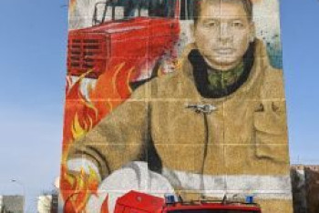 Фотография к новости: Погибшему при ЧП в Таразе спасателю посвятили мурал в Кокшетау