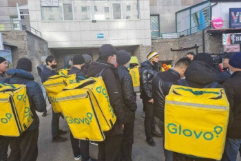 Фотография к новости: Курьеры Glovo вышли на забастовку в Нур-Султане