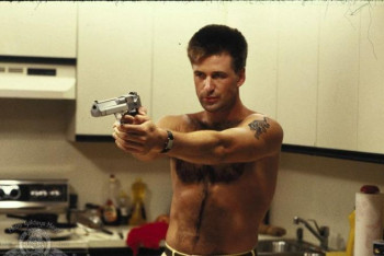 Фотография к новости: Актер Алек Болдуин случайно застрелил женщину на съемках фильма