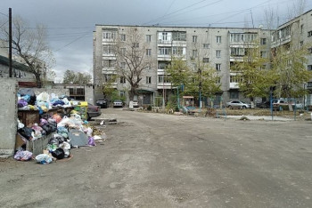 Фотография к новости: Акимат предложил семейчанам уйти от бастующих мусорщиков к другим услугодателям