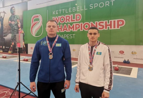 Фотография к новости: Казахстанец стал чемпионом мира по гиревому спорту