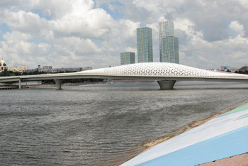 Фотография к новости: Очевидцы спасли прыгнувшую с моста 15-летнюю девочку в Нур-Султане