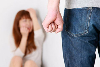 Фотография к новости: "Мужчины на ступень выше женщин" - как казахстанские абьюзеры объясняют бытовое насилие