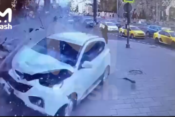 Фотография к новости: Автомобиль на полном ходу влетел в ресторан в Москве