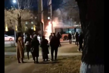 Фотография к новости: Горящий автобус попал на видео в Нур-Султане