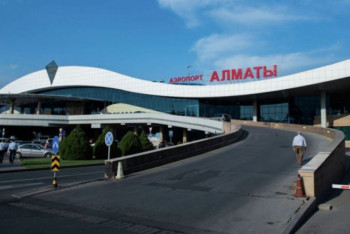 Фотография к новости: Устроился за деньги – заявление сотрудника аэропорта Алматы расследуют