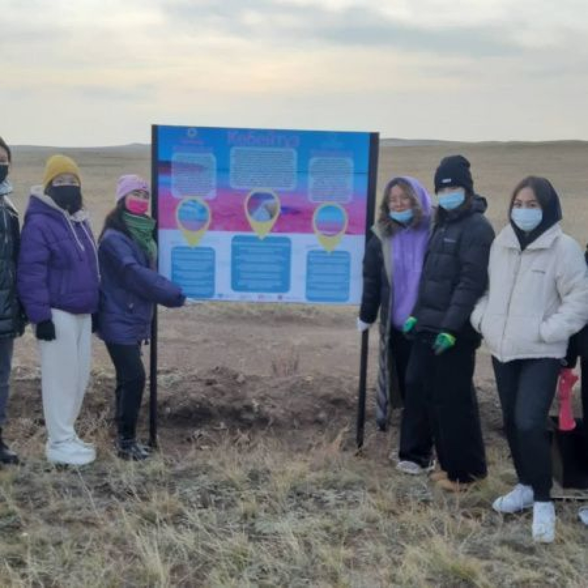 Акмолинцы выиграли грант и облагородили побережье озера Кобейтуз