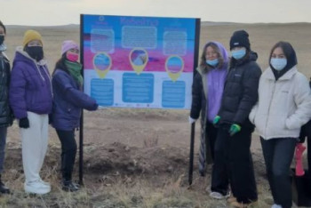 Фотография к новости: Акмолинцы выиграли грант и облагородили побережье озера Кобейтуз