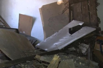 Фотография к новости: Крыша деревянного барака в Павлодаре едва не обрушилась на жильцов