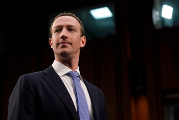 Фотография к новости: На Цукерберга и его жену подали в суд за домогательства