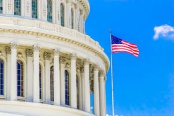 Фотография к новости: Белый дом обвинил Facebook в распространении фейков о вакцинах