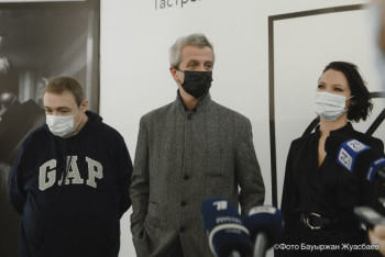 Фотография к новости: Супергерой эпохи застоя: Константин Богомолов привез спектакль в Казахстан