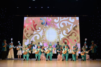 Фотография к новости: Яркими номерами открыли сезон "Өнерге қанат қаққандар" творческие коллективы Кокшетау