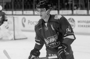 Фотография к новости: Российский хоккеист погиб после падения с 25 этажа