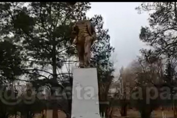 Фотография к новости: Голову снесли скульптуре Ленина в пригороде Актобе