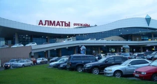Информацию о падении сотрудника в колодец с нечистотами назвали недостоверной в аэропорту Алматы