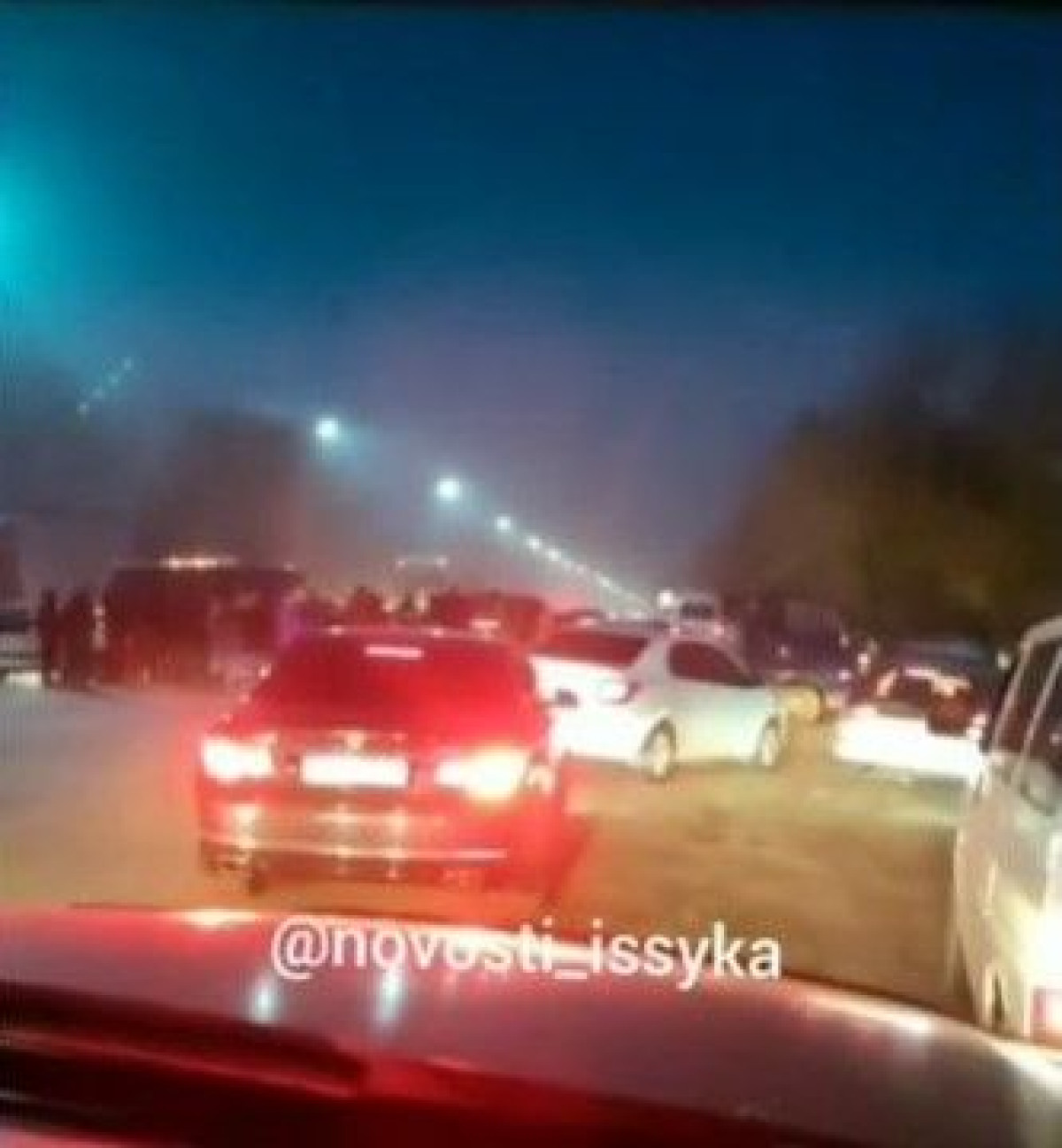 Возмущенные дачники перекрыли трассу в Алматинской области