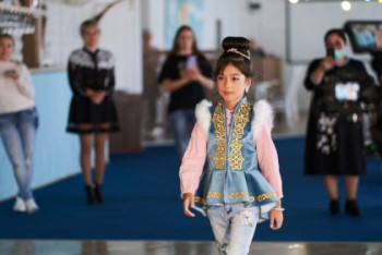 Фотография к новости: Восьмилетняя казахстанка победила в мировом конкурсе юных моделей в Сочи