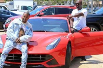 Фотография к новости: Канье Уэст распродает свой автопарк