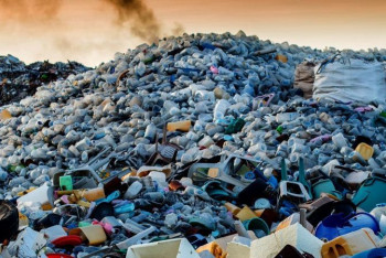 Фотография к новости: Вывозят мусор с одной свалки на другую - депутат поднял проблему переработки ТБО