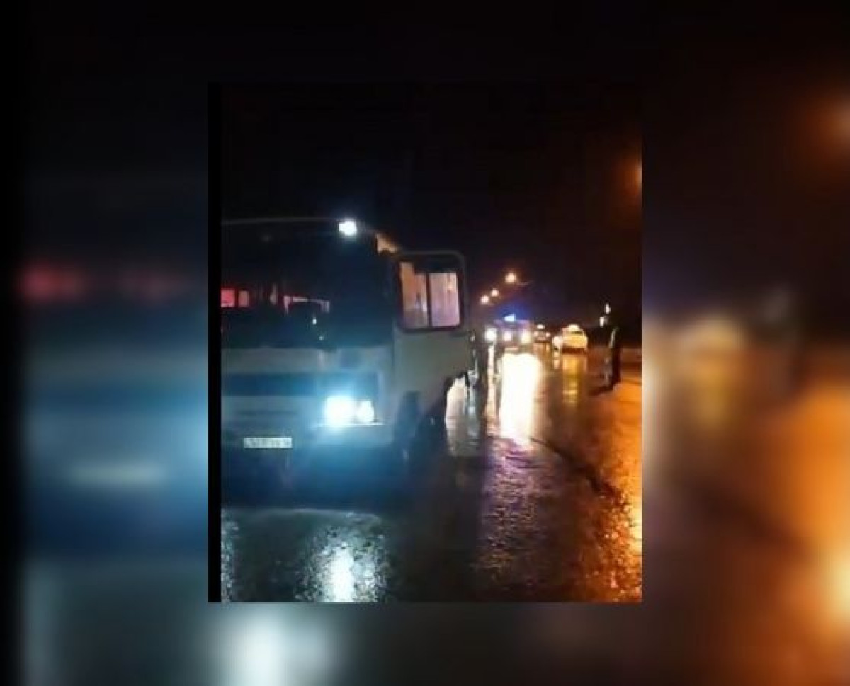 Водитель автобуса насмерть сбил 14-летнюю девочку в ВКО