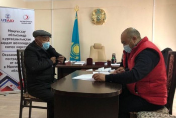 Фотография к новости: Более 200 пострадавших от засухи в Мангистау домохозяйств получили гумпомощь от США