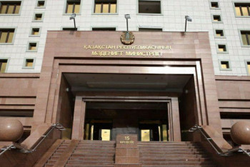 Фотография к новости: Частная инициатива - Минкультуры о вручении премий казахстанским боксерам от Дикого Армана