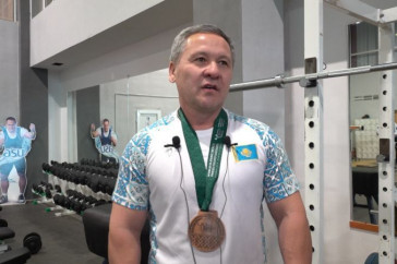 Фотография к новости: 52-летний акмолинец завоевал бронзу чемпионата мира по жиму лежа в Литве