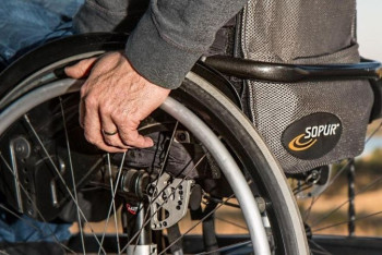 Фотография к новости: Качели для колясочников установили в Актау