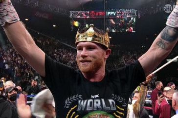 Фотография к новости: "Канело" жестко нокаутировал Планта и стал абсолютным чемпионом мира