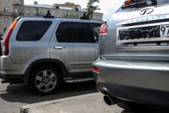 Фотография к новости: Автомобили с российскими номерами начали водворять на штрафстоянки в Казахстане