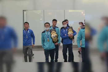 Фотография к новости: Сборную Казахстана по боксу встретили в аэропорту Нур-Султана