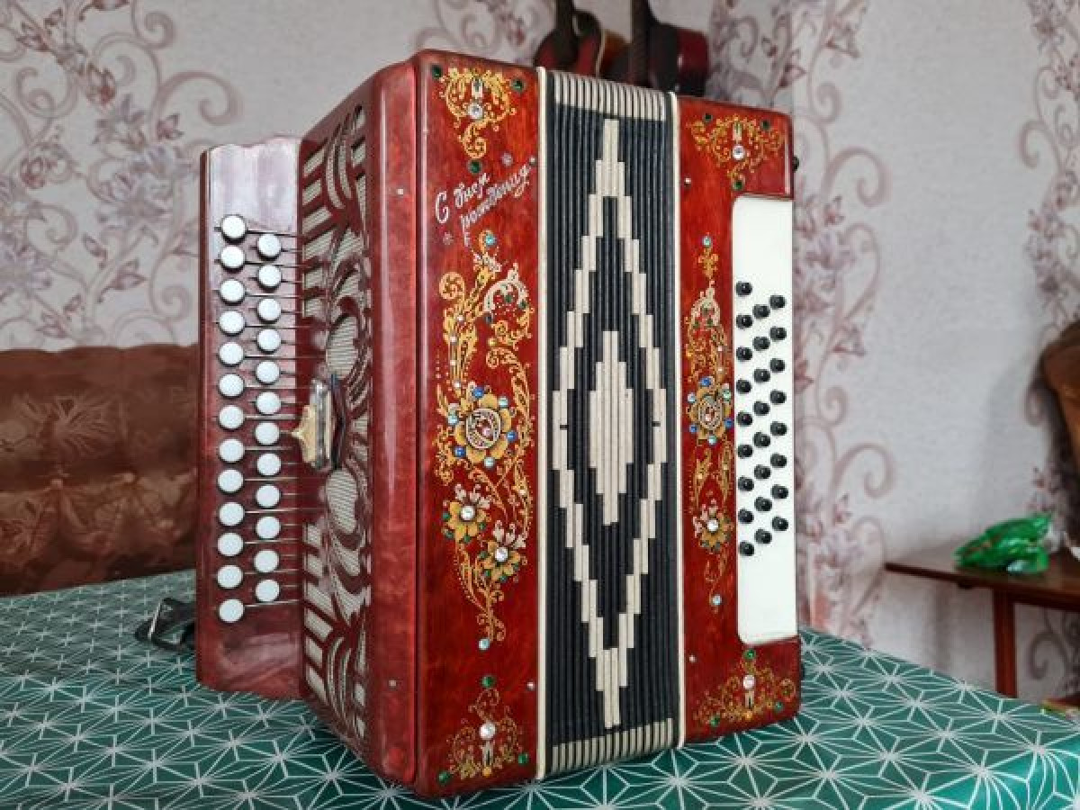 Уникальный музей гармони мечтает открыть музыкант из Казахстана