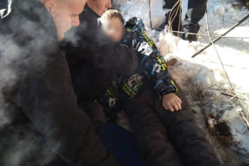 Фотография к новости: Достали из кучи мусора: мальчика сбил внедорожник в Риддере