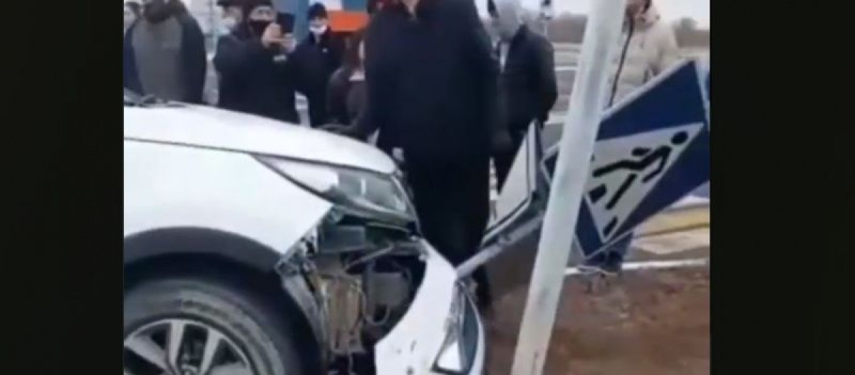 Перепутала педали: курсант разбила машину на автодроме в Уральске