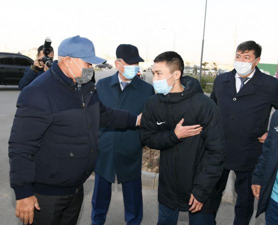 Фотография к новости: Квартиру в Туркестане подарят чемпиону мира по боксу Сакену Бибосынову