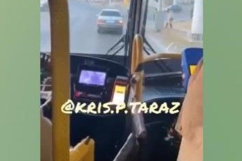 Фотография к новости: В Таразе 22-летний водитель автобуса насмерть сбил женщину