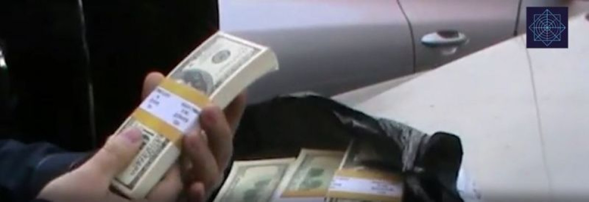 Фальшивомонетчик пытался сбыть миллион долларов в Алматы