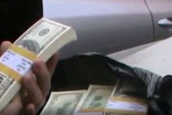 Фотография к новости: Фальшивомонетчик пытался сбыть миллион долларов в Алматы