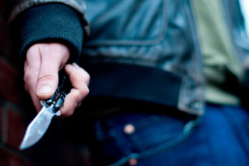 Фотография к новости: Мужчина напал с ножом на полицейских за отказ прикурить