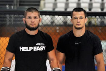 Фотография к новости: Брат Хабиба Нурмагомедова наехал на сотрудника полиции в Махачкале