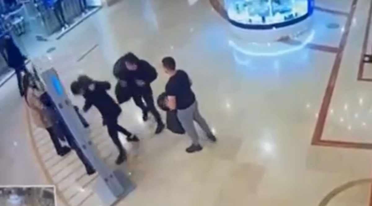 Избиение студента в ТРЦ Нур-Султана расследует полиция