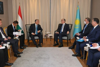 Фотография к новости: Токаев провел встречу с премьер-министром Венгрии