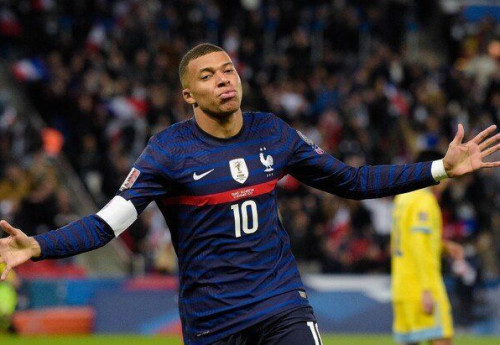 Фотография к новости: Казахстан разгромно уступил Франции в отборочном матче к ЧМ